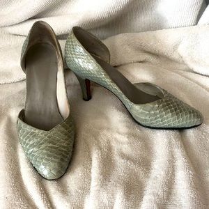 Snake skin pumps leather sole- gray size 5